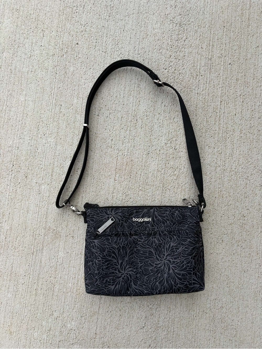 Baggallini Black Floral Crossbody Bag RFID Lightweight Travel Organizer Purse